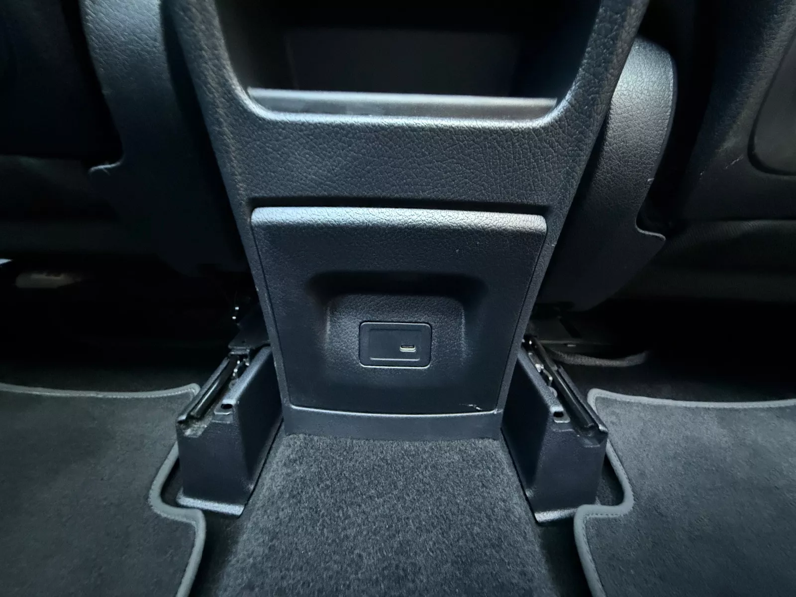 Photo de MERCEDES GLB