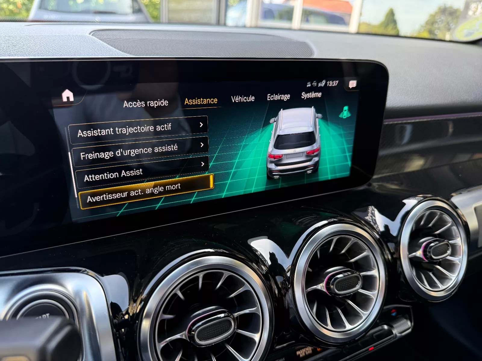 Photo de MERCEDES GLB