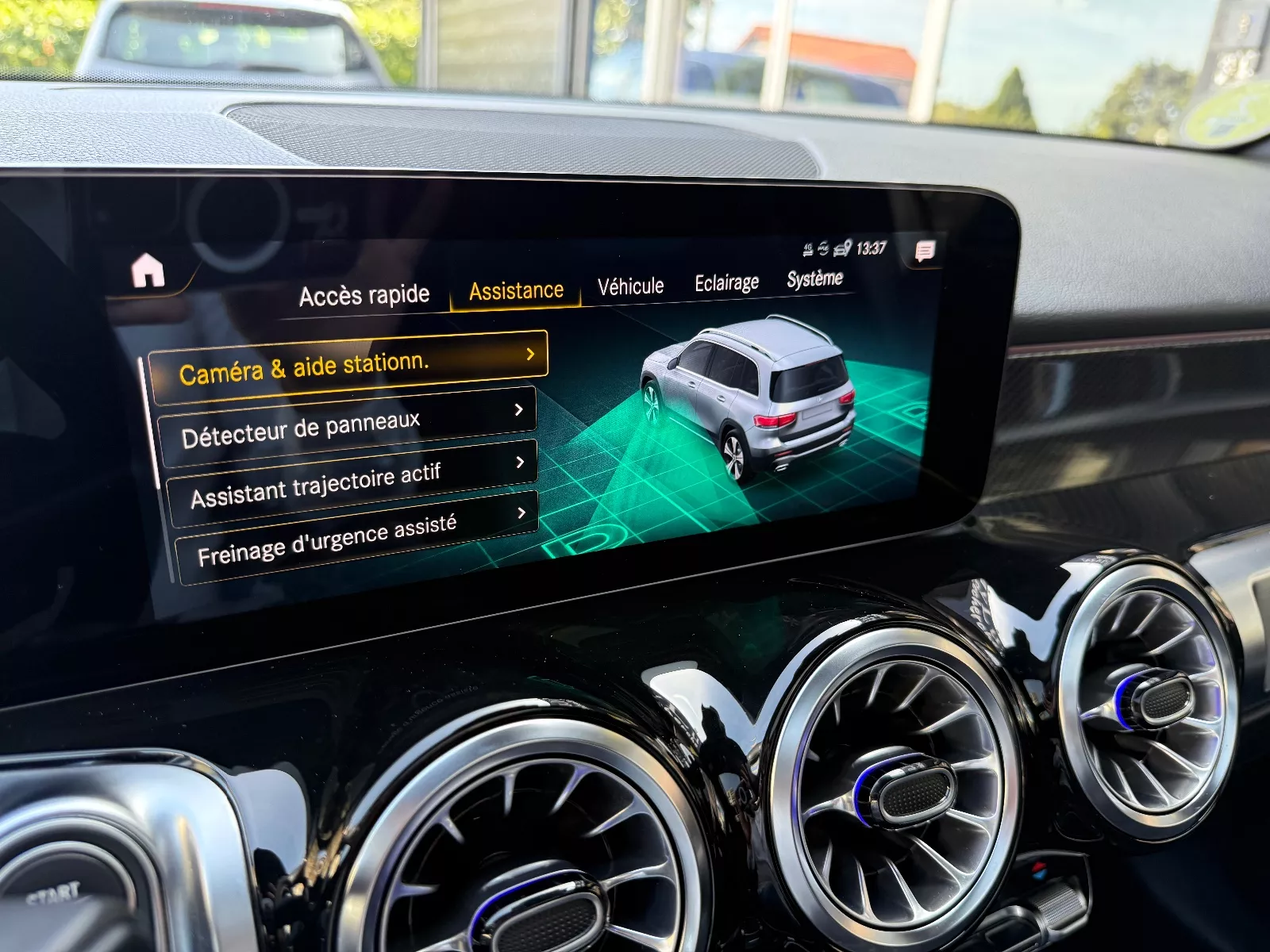 Photo de MERCEDES GLB