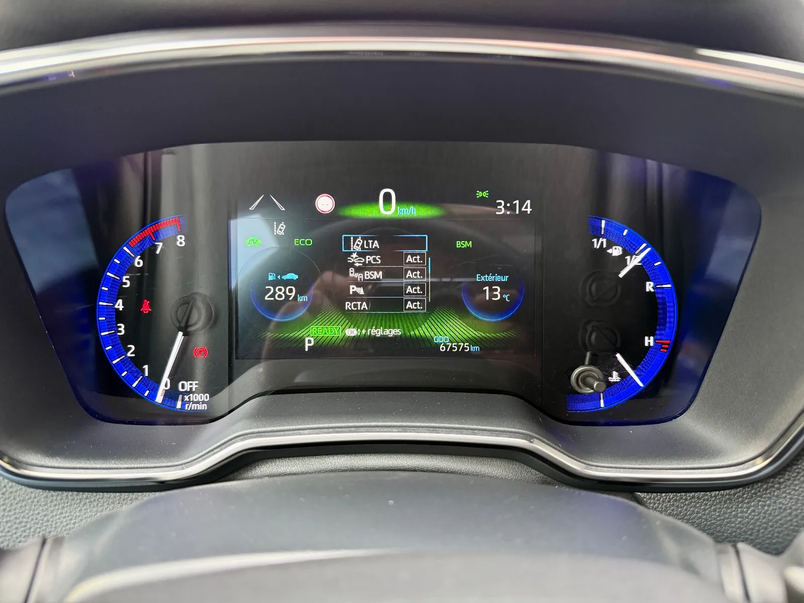 Photo de TOYOTA COROLLA TOURING SPORTS HYBRIDE MY22