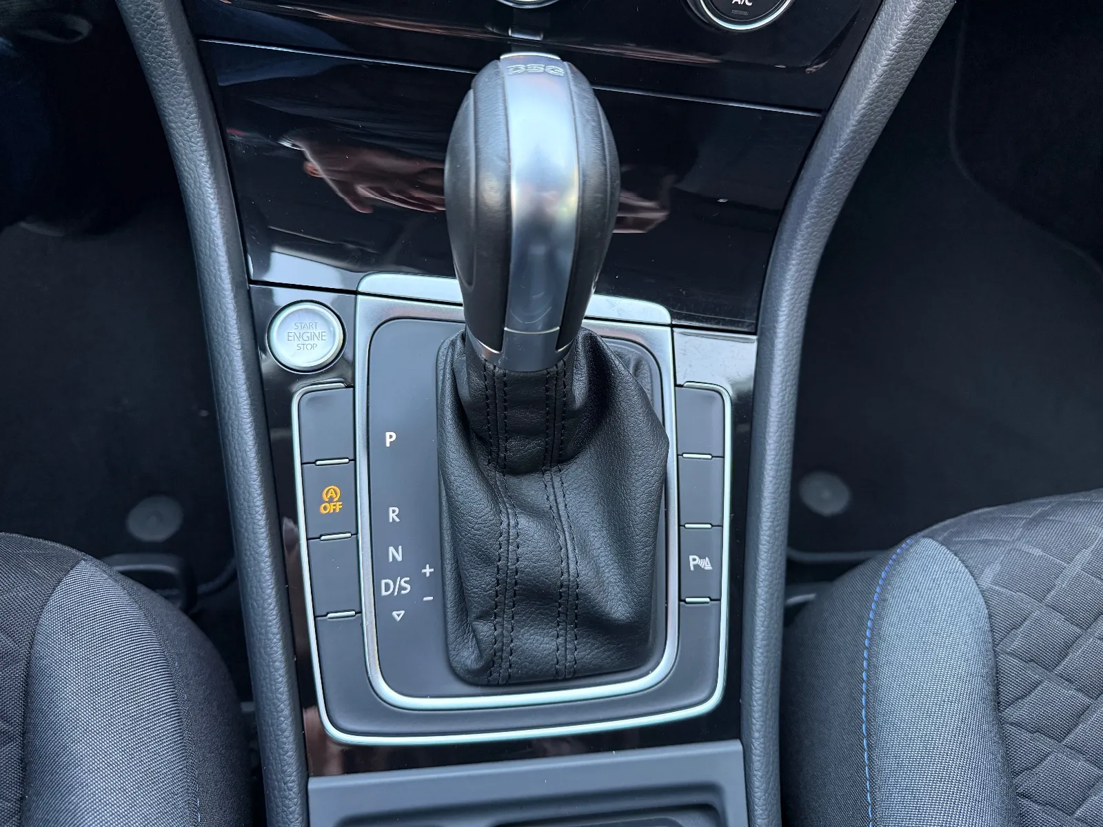 Photo de VOLKSWAGEN GOLF