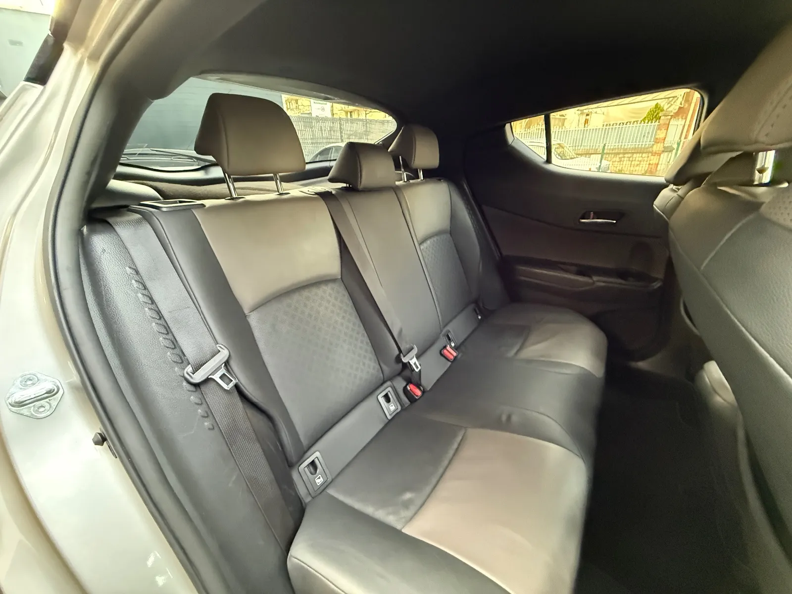 Photo de TOYOTA C-HR HYBRIDE MY22