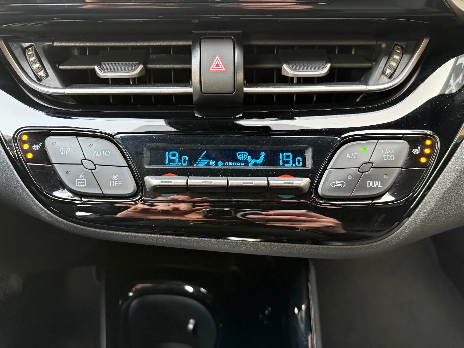 Photo de TOYOTA C-HR HYBRIDE MY22