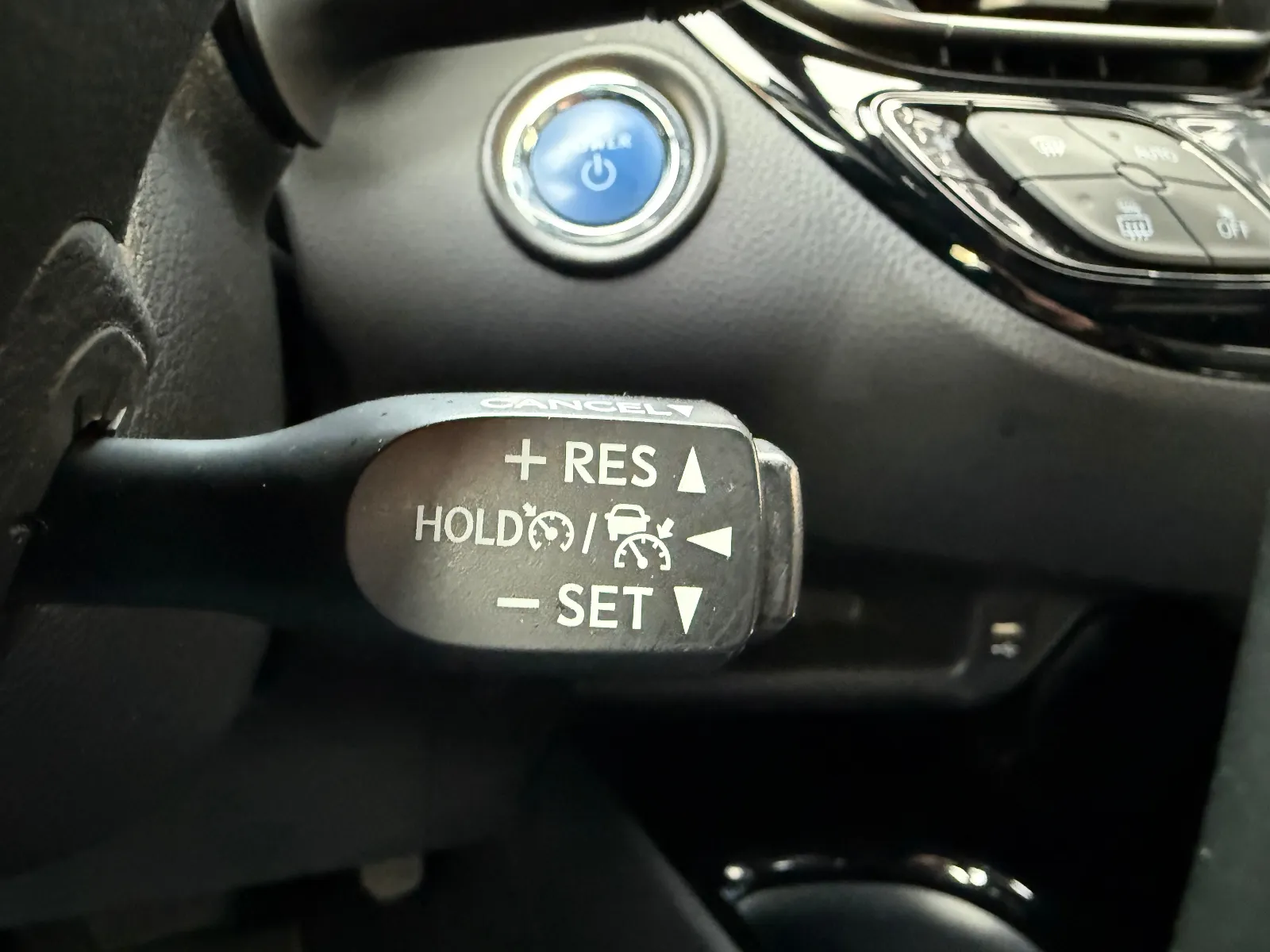 Photo de TOYOTA C-HR HYBRIDE MY22