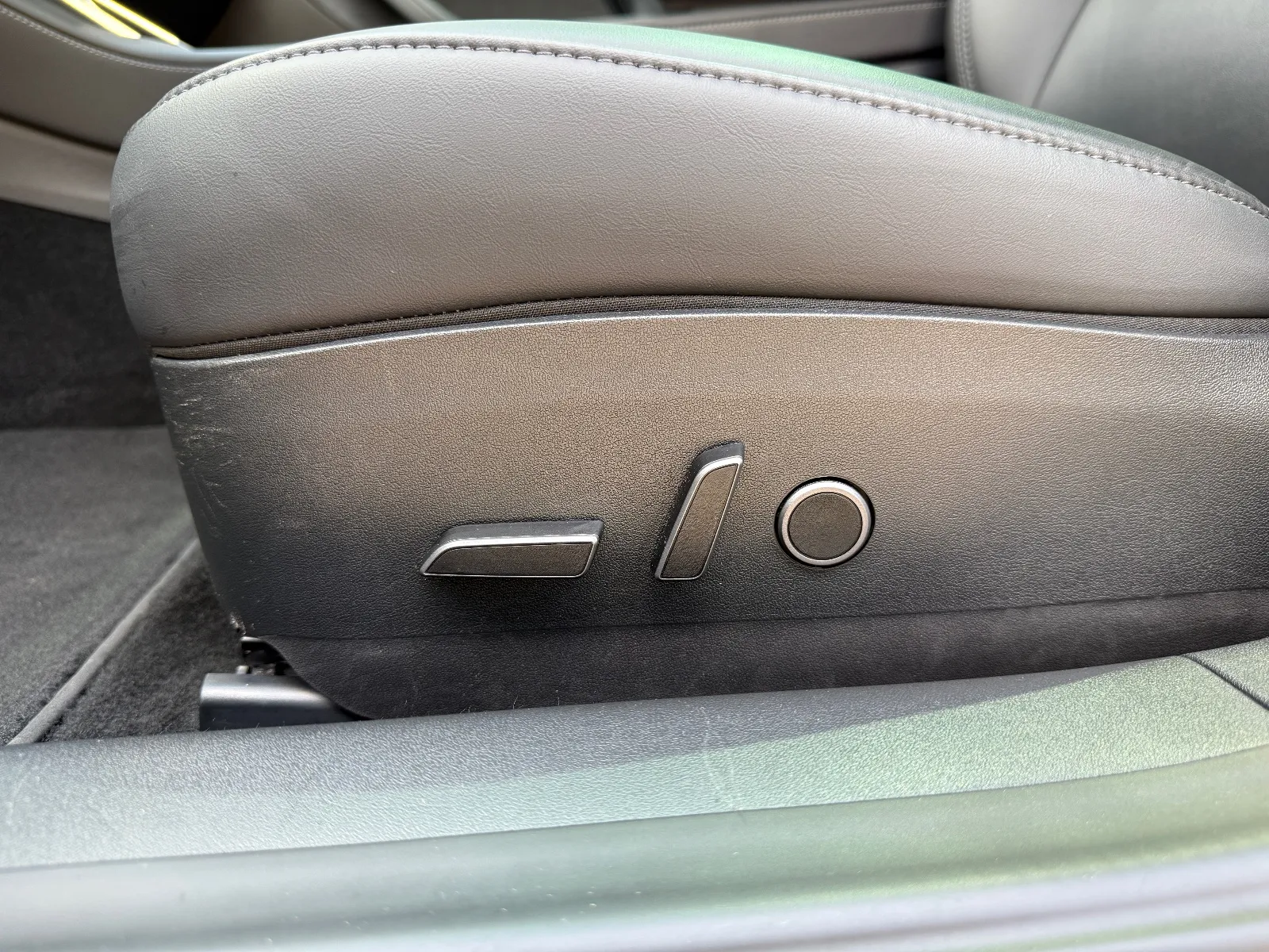 Photo de TESLA MODEL 3