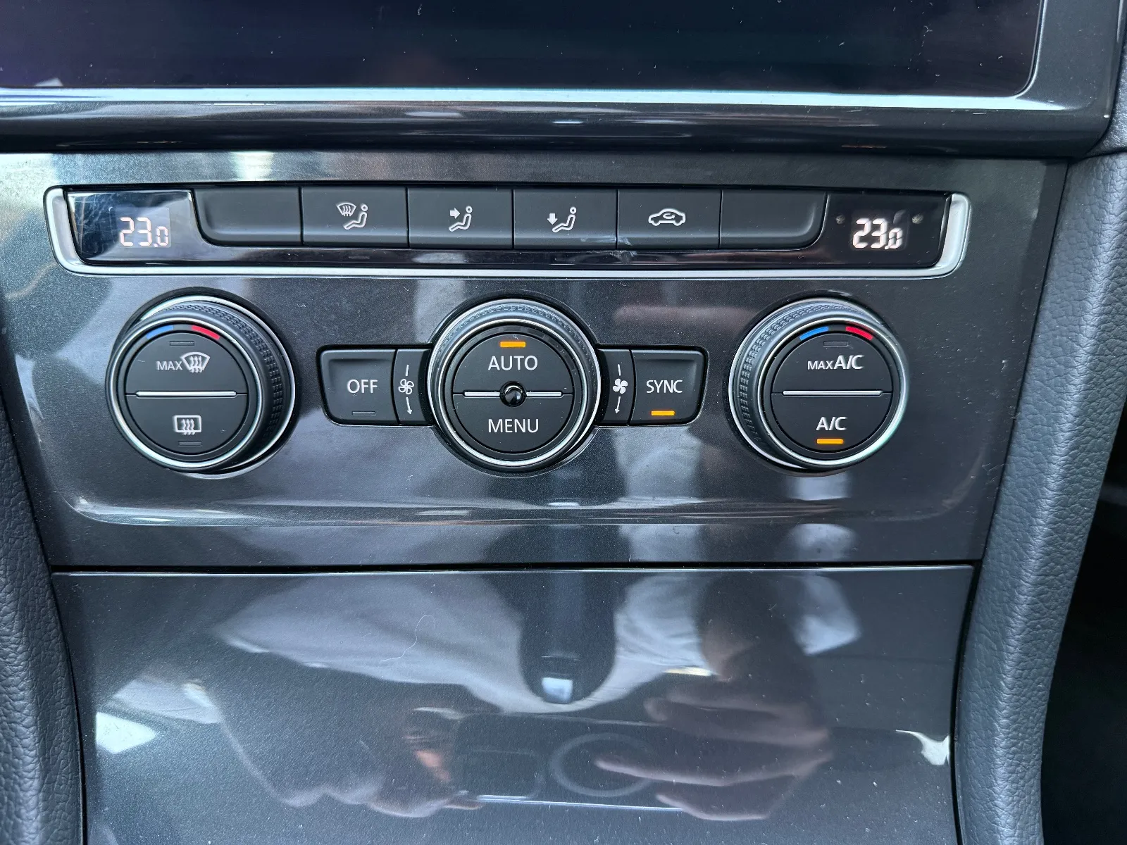 Photo de VOLKSWAGEN GOLF