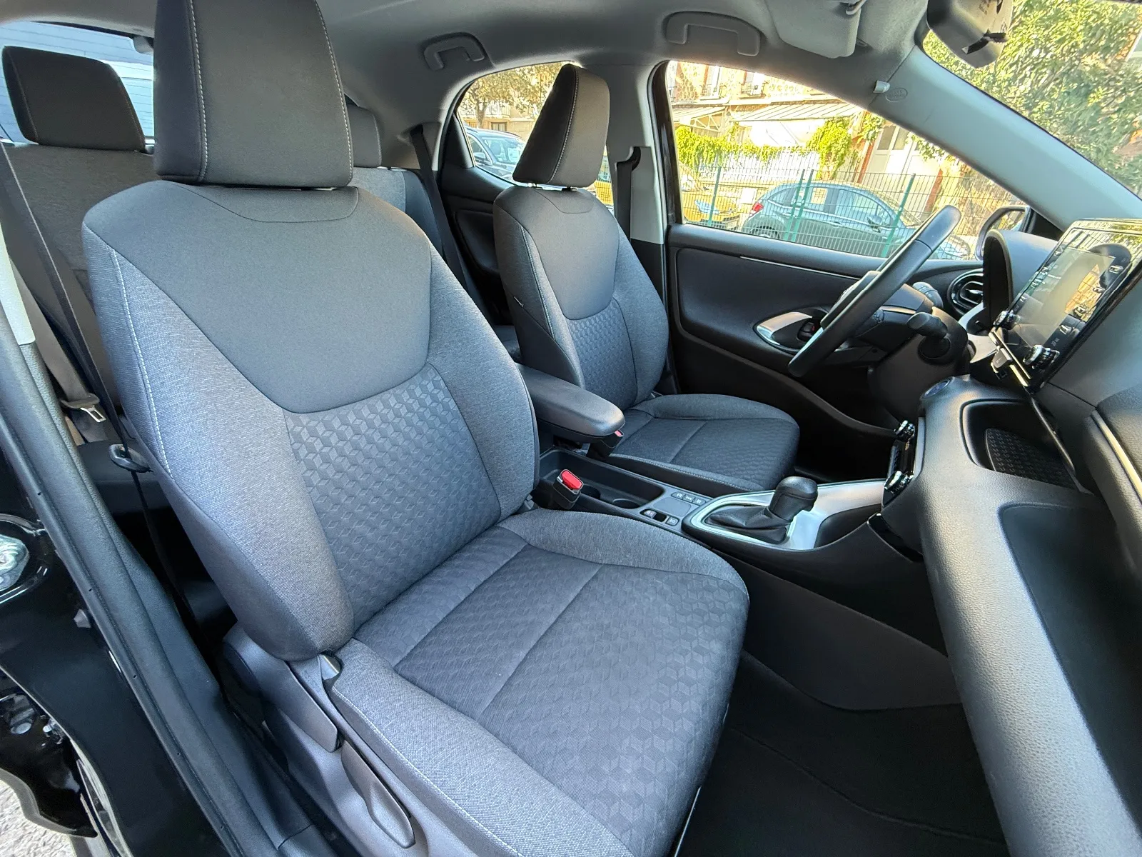 Photo de TOYOTA YARIS PRO HYBRIDE MY22