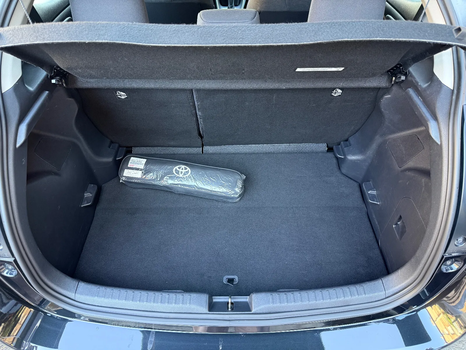 Photo de TOYOTA YARIS PRO HYBRIDE MY22