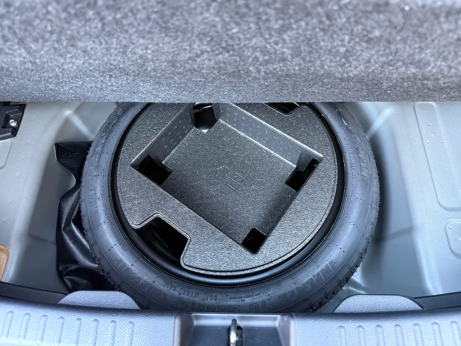 Photo de TOYOTA YARIS PRO HYBRIDE MY22