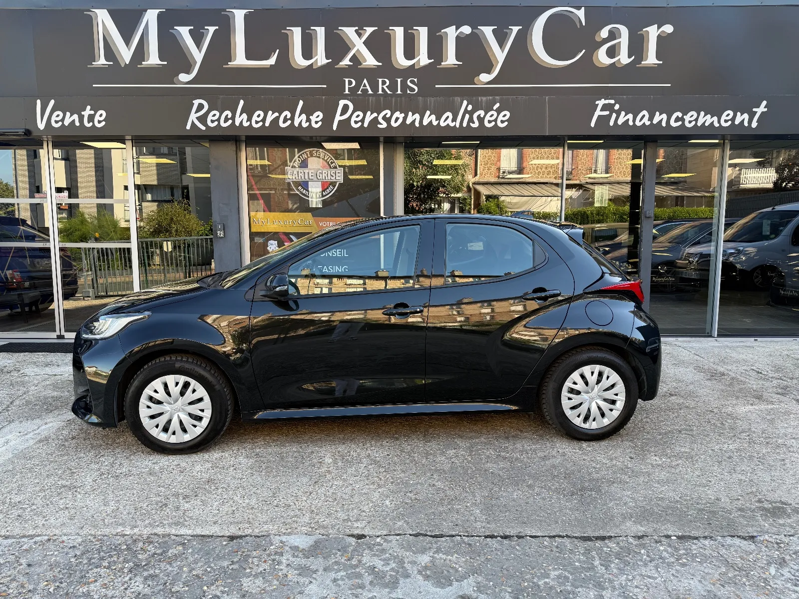 Photo de TOYOTA YARIS PRO HYBRIDE MY22