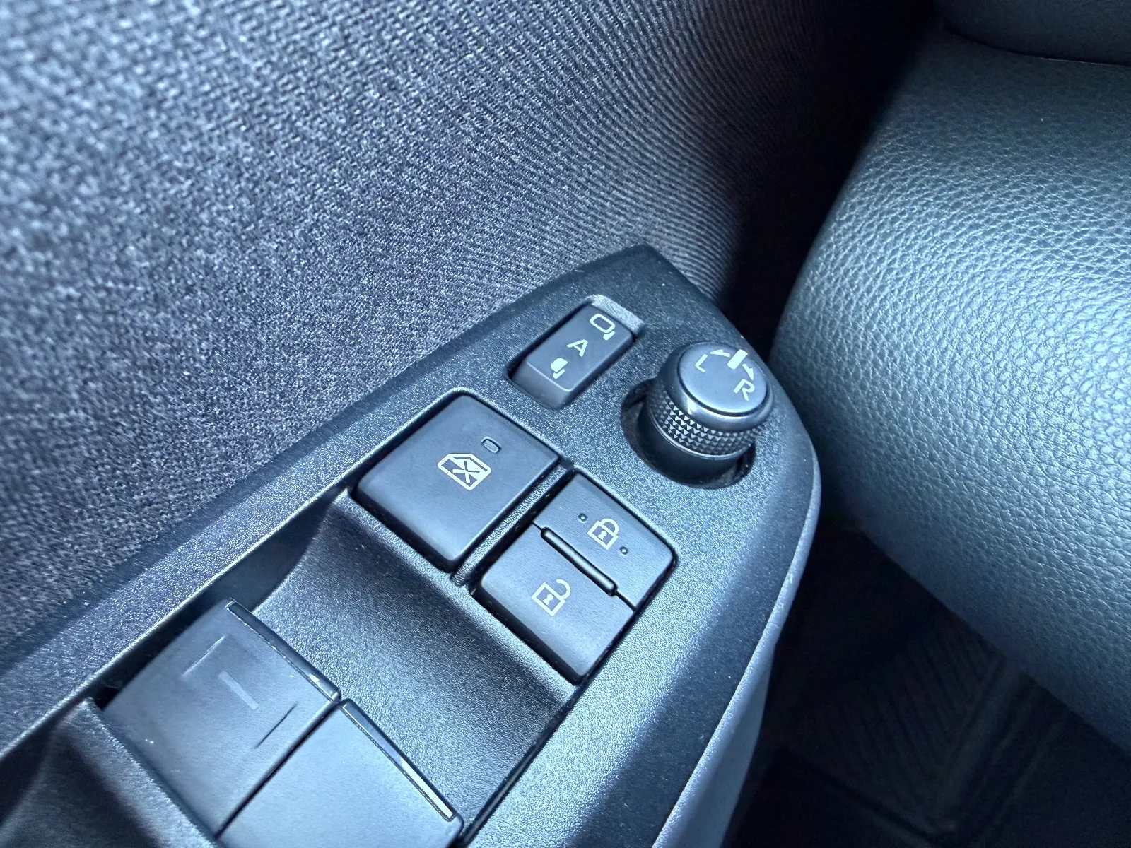 Photo de TOYOTA YARIS PRO HYBRIDE MY22