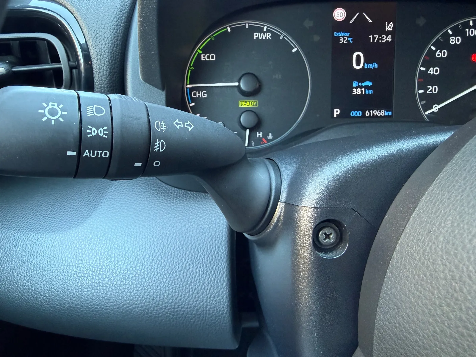 Photo de TOYOTA YARIS PRO HYBRIDE MY22