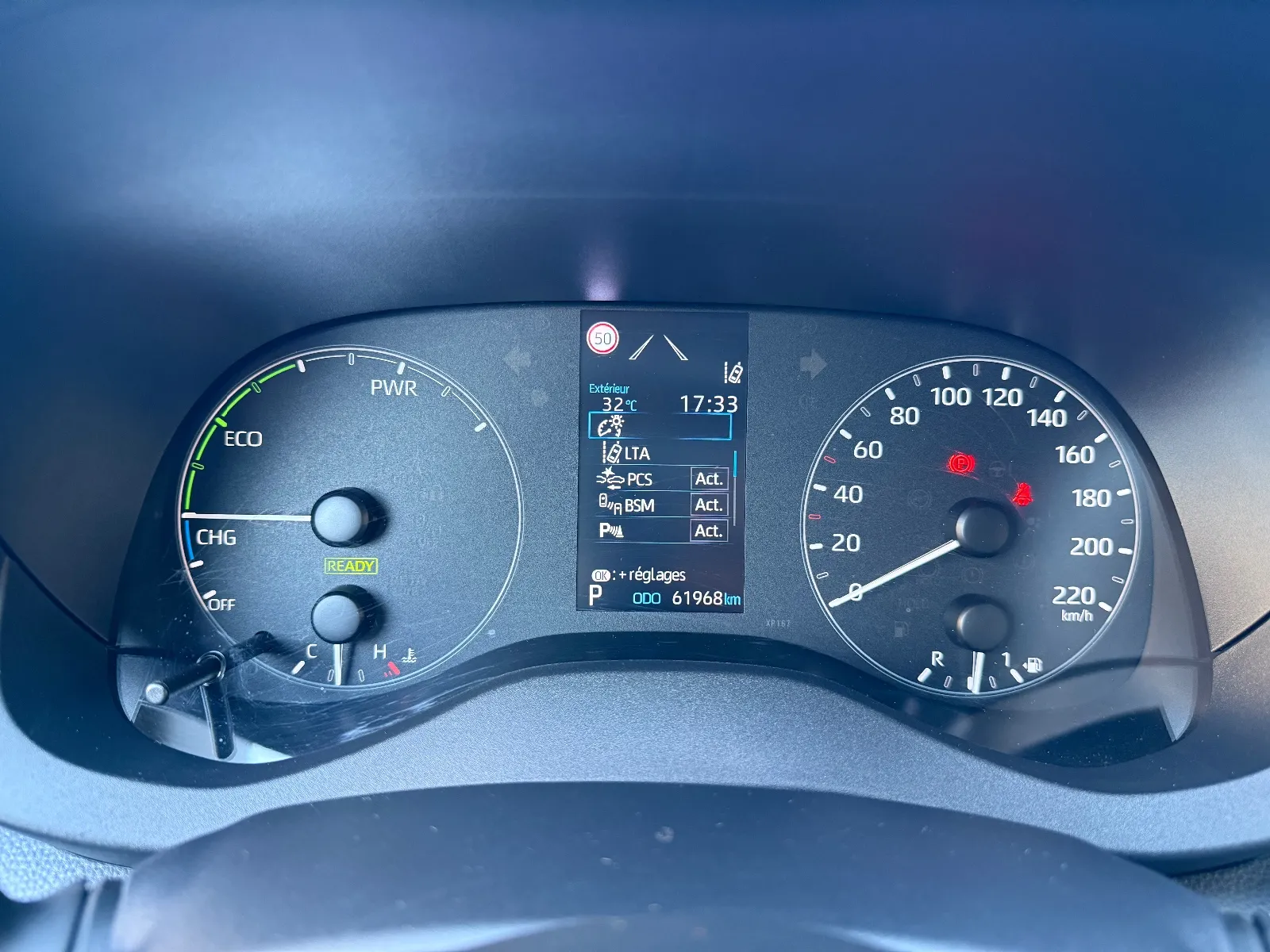 Photo de TOYOTA YARIS PRO HYBRIDE MY22