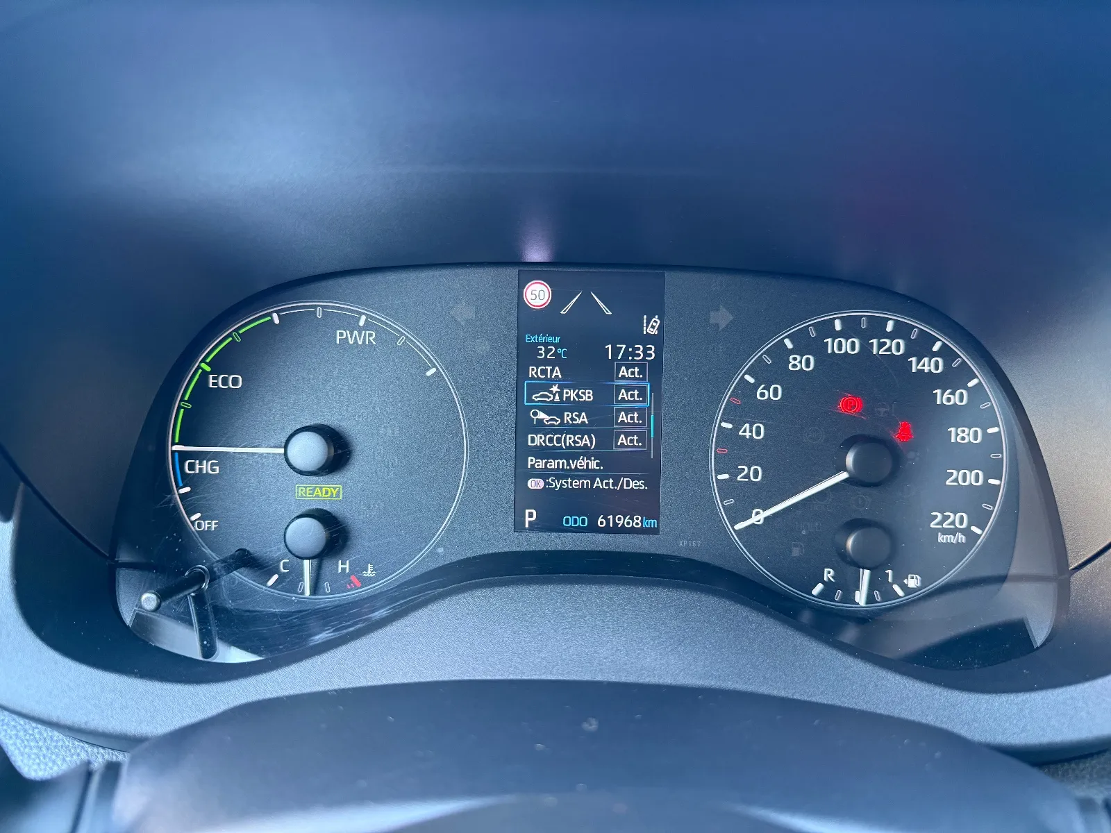 Photo de TOYOTA YARIS PRO HYBRIDE MY22