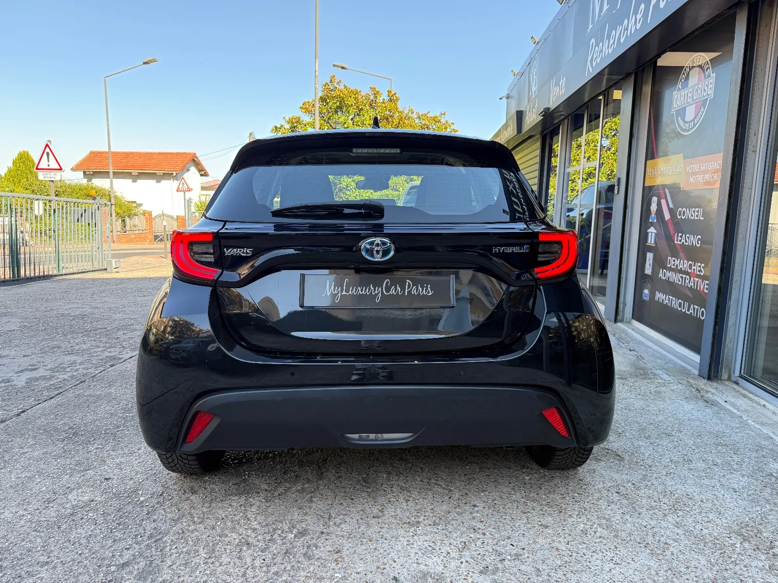 Photo de TOYOTA YARIS PRO HYBRIDE MY22