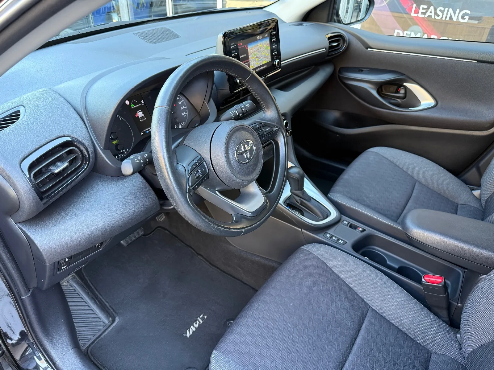 Photo de TOYOTA YARIS PRO HYBRIDE MY22