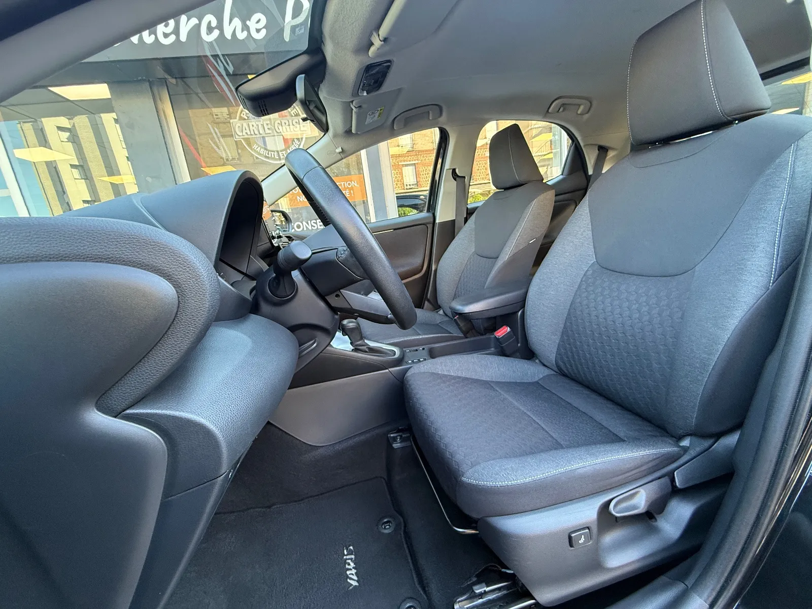 Photo de TOYOTA YARIS PRO HYBRIDE MY22