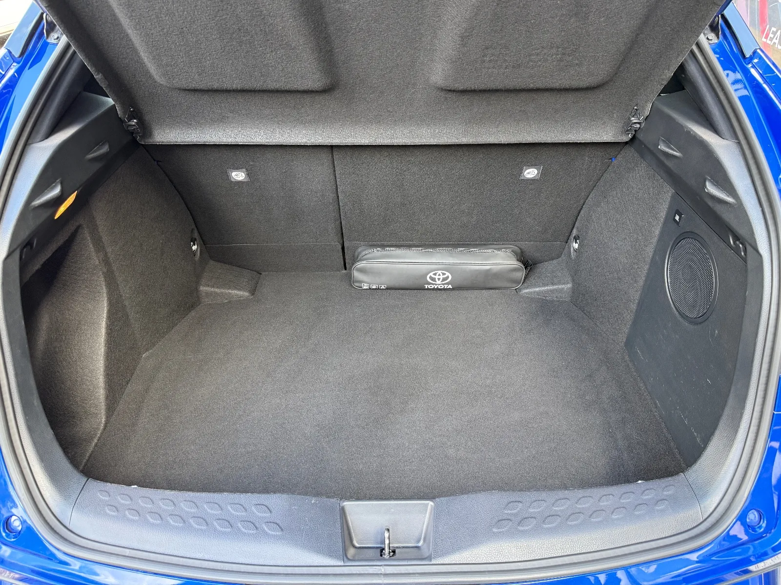 Photo de TOYOTA C-HR HYBRIDE MY22