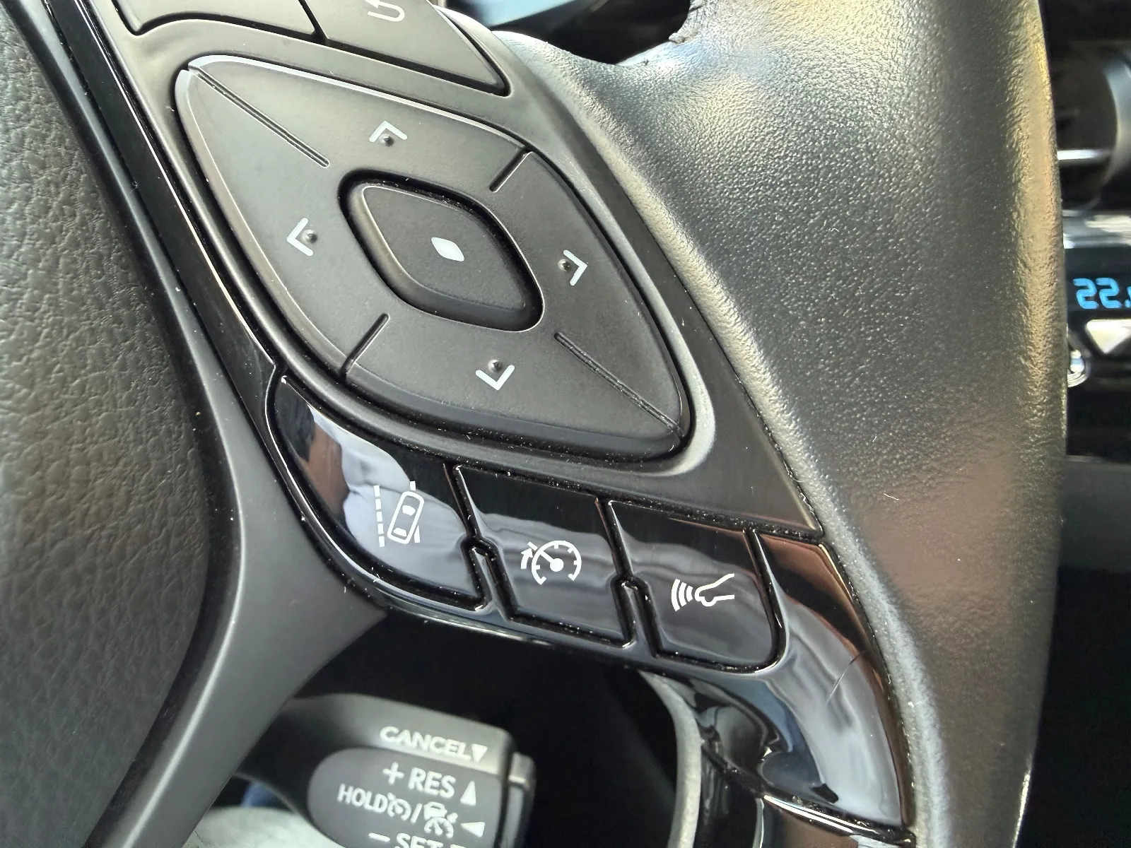 Photo de TOYOTA C-HR HYBRIDE MY22