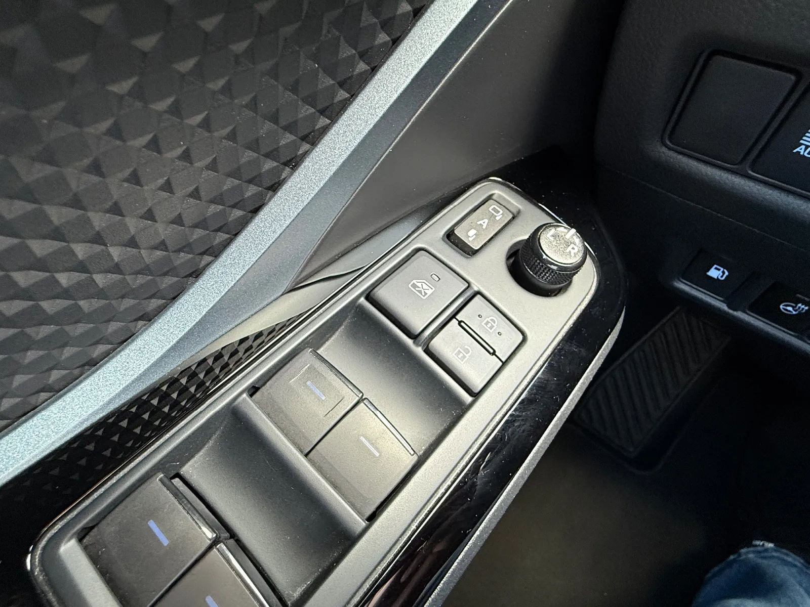 Photo de TOYOTA C-HR HYBRIDE MY22