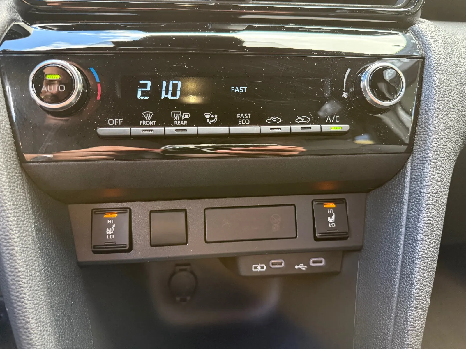 Photo de TOYOTA YARIS CROSS HYBRIDE MY22