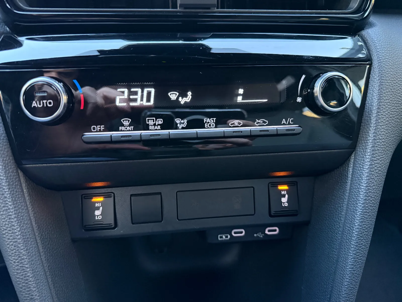 Photo de TOYOTA YARIS CROSS HYBRIDE MY22
