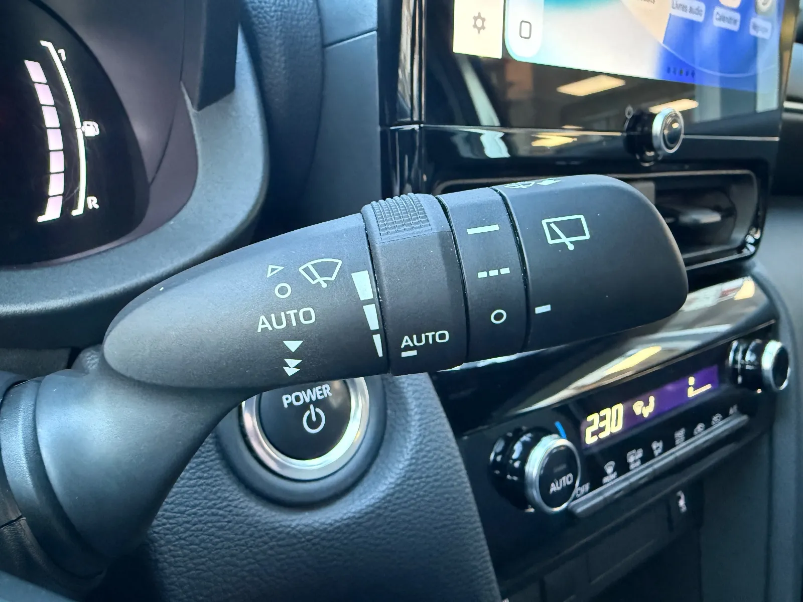 Photo de TOYOTA YARIS CROSS HYBRIDE MY22